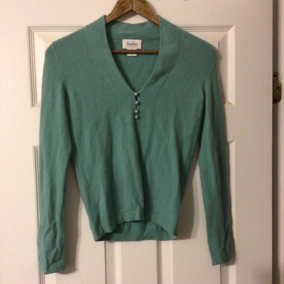 Neiman Marcus 100% cashmere sweater size s back has 2 small holes - Picture 1 of 2